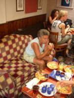 Smikkel
Met van dat lauwe bier erbij.